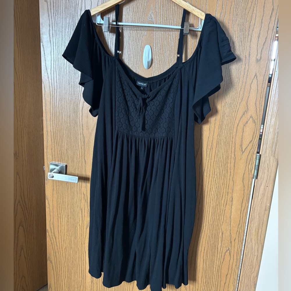 Torrid Black Eyelet Tie-Front Cold Shoulder Sleeve Dress Midi